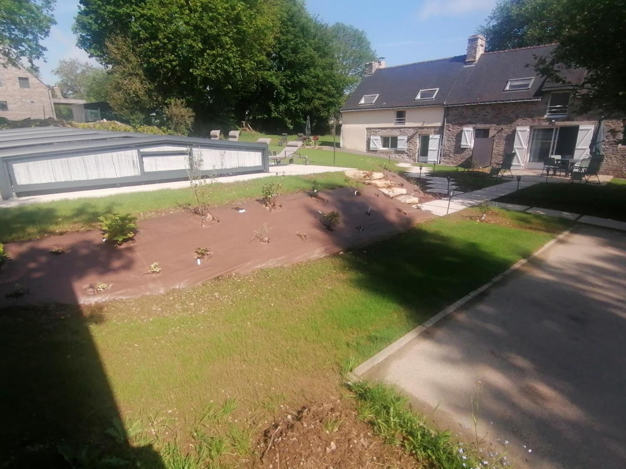 Les Gites De L'Etang De La Foret Brandivy Exterior foto